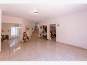 Casa en venta en El cercado Nuevo Leon, Santiago, Nuevo León, 67300.  Colegio San Antonio, Centro Médico Dr Ulises, El Cercado