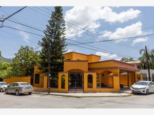 Casa en venta en El cercado Nuevo Leon, Santiago, Nuevo León, 67300.  Colegio San Antonio, Centro Médico Dr Ulises, El Cercado