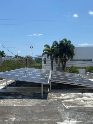 Renta de hermosa casa en Montes de Amé con paneles solares (sin muebles), Mérida