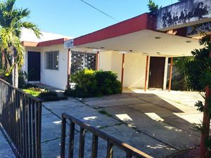 Propiedad en Venta de una planta en col. Itzimna sobre la Av. Alemán, Mérida