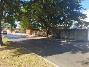 Propiedad en Venta de una planta en col. Itzimna sobre la Av. Alemán, Mérida