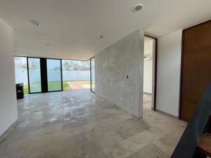 Hermosa casa en Venta con alberca, dentro de Privada Aire Puro, Mérida, Yucatán