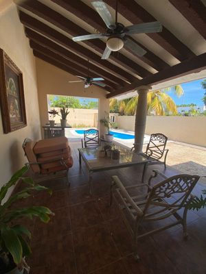 Renta de hermosa casa en Montes de Amé con paneles solares (sin muebles), Mérida