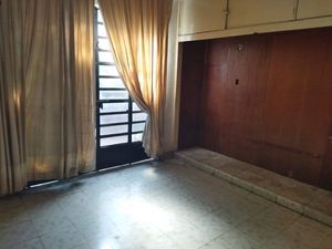 Propiedad en Venta de una planta en col. Itzimna sobre la Av. Alemán, Mérida