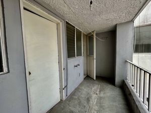 En venta departamento para actualizar en la Nápoles.