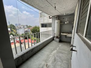 En venta departamento para actualizar en la Nápoles.