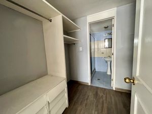 En venta departamento para actualizar en la Nápoles.