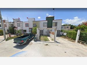 Casa en venta en Montebello 17, Galaxia Cancun, Benito Juárez, Quintana  Roo, 77518. Costa Maya Villas, Farmacias Del Ahorro Cancun, Leona Vicario,  ----