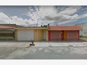 Casa en venta en Veinte 000, Santa María, Tehuacán, Puebla. Instituto  Tecnológico de Tehuacán, Colegio Los Ángeles, Clinica IMA