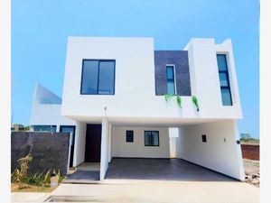 Casa en Venta en Las Lomas Residencial Alvarado