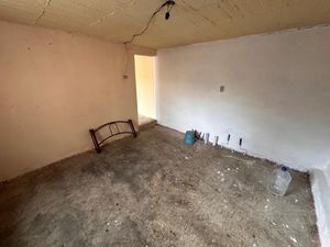 Casa con 2 departamentos para remodelar en Naucalpan de Juárez