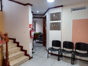 Consultorio para profesional de la salud, con baño exclusivo, primer piso