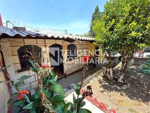 CASA EN VENTA CON INCREIBLE TERRENO UBICADO EN SAN MIGUEL TLAIXPAN