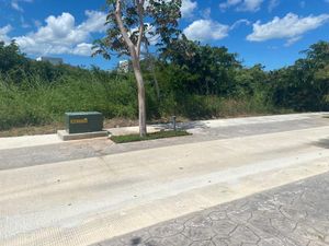 Venta de terreno en esquina de privada. Yucatan Country Club