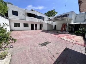 Se vende casa frente a walmart poniente