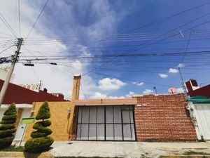 Casa en renta en Jardines de San Manuel, Puebla, Puebla, 72570.