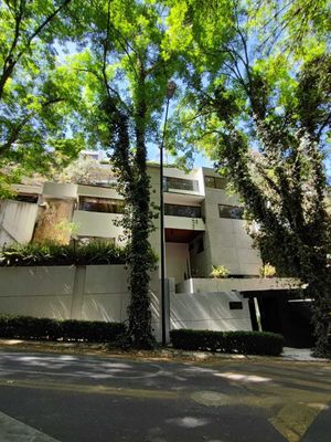 CASA EN BOSQUES DE LAS LOMAS