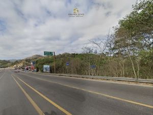 ÚLTIMO TERRENO EN SAYULITA (FRENTE A LA GASOLINERA)