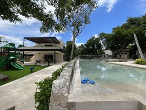 Terreno residencial en venta en privada Hacienda Kikteil.