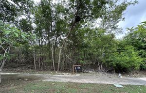 Terreno en venta en esquina dentro de Yucatán Country Club.