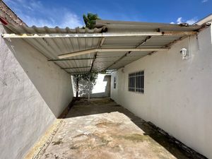 Amplia casa con paneles solares en venta en Francisco de Montejo, Mérida, Yuc.