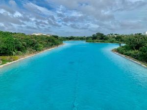 Terreno en venta con vista al lago, Privada Kanha en Yucatán Country Club.