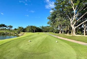 Terreno en venta con vista al campo de golf hoyo 9 y 18 Yucatán Country Club.