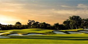 Venta de terreno frente al campo de Golf en Paseo Jaguar, Yucatán Country Club.