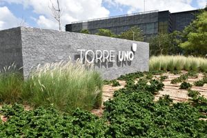 Renta de local para oficina en Torre Uno, Vía Montejo, Mérida, Yucatán.