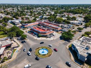 Renta de local en planta baja en plaza comercial