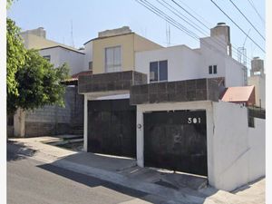 Casa en venta en Jardines de Santiago, Santiago de Querétaro, Qro., México.  UTEQ, Primaria Colegio El Girasol, Villas de Santiago