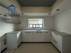 Venta de casa recién remodelada en Fracc. Campanario