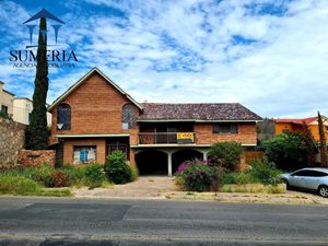 Casas en venta con 5 estacionamientos en Esperanza, Chihuahua, Chih.,  México, 31414