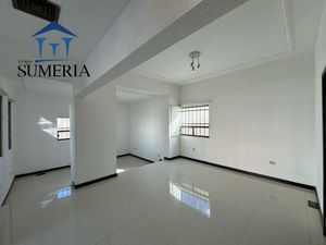 Venta de casa recién remodelada en Fracc. Campanario