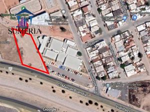 Amplio terreno comercial en Av Los Nogales