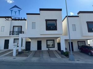 Venta de amplia casa en Fracc. Molino de Agua frente a parque