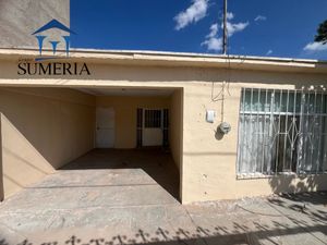 Se vende casa de una sola planta  atrás de Walmart Fuentes mares