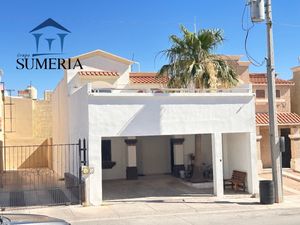 BONITA CASA EN LOMAS MONTECARLO