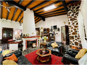 Casa de un nivel  en venta con alberca en Lomas de Atzingo, Cuernavaca