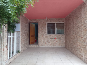 CASA EN VENTA DE 1 PISO CON 12.50 MTS. DE FRENTE EN VILLA MITRAS, MONTERREY!