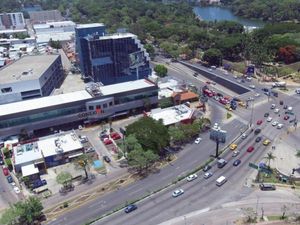 RENTA DE LOCAL EN PLANTA BAJA DE PLAZA COMERCIAL CON VISTA A PASEO TABASCO!