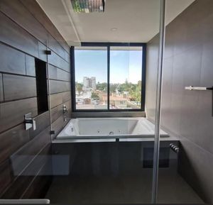 Departamento en venta en Colomos, Providencia. Elegante PENTHOUSE de 312m2