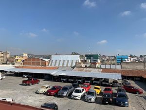 Se vende terreno con locales comerciales en Toluca