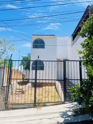 Se vende casa en esquina en El Fortín, Corregidora