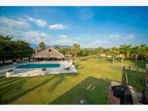 CountryHouse en Venta en Los Arcos Yautepec