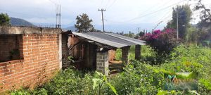 Hermoso terreno con vista parcial al lago