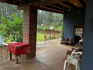 Casa Moderna con Amplio Terreno y Jardín a 20 Minutos de Valle