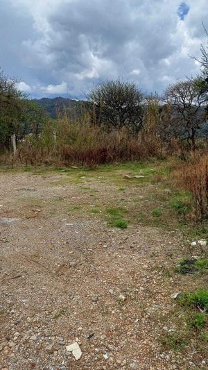 Bonito terreno con una franca vista al lago