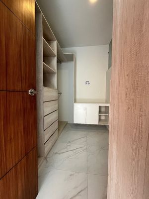 CASA REMODELADA EN VENTA EN LOMAS DE ZAPOPAN