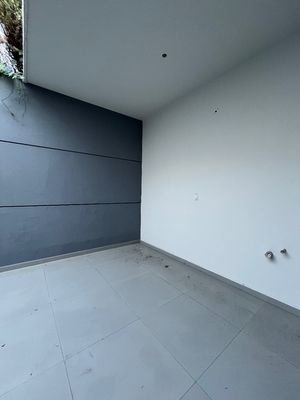 CASA REMODELADA EN VENTA EN LOMAS DE ZAPOPAN